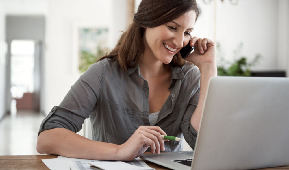 girl-on-laptop