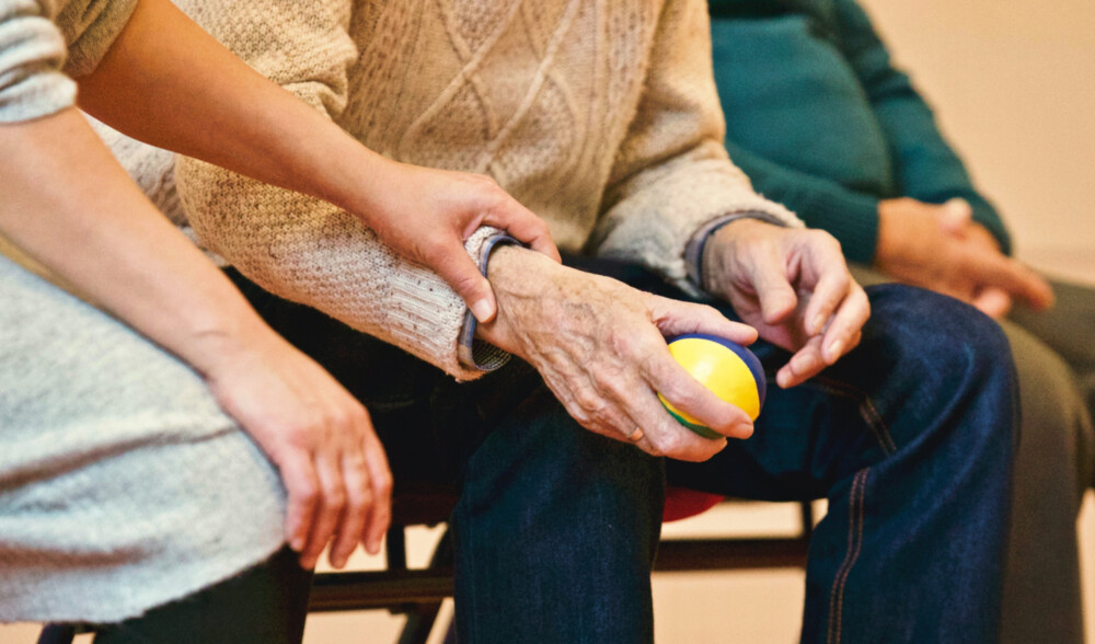 nurse-and-elderly-man