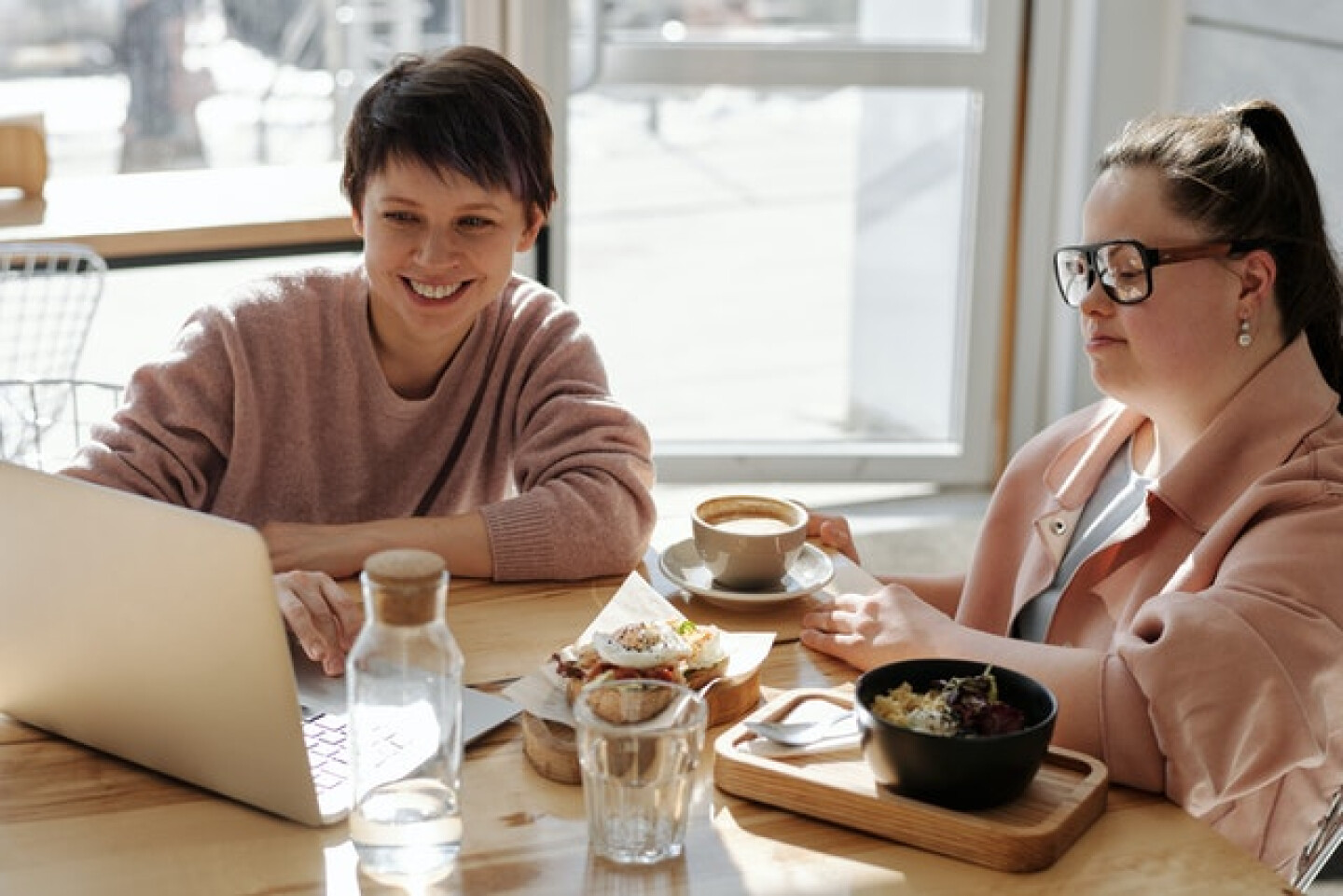 two-ladies-meeting